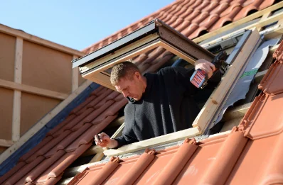 Pose de fenêtres de toit Velux à Launstroff